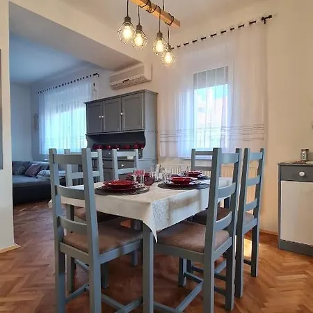 Ri-jo Apartment